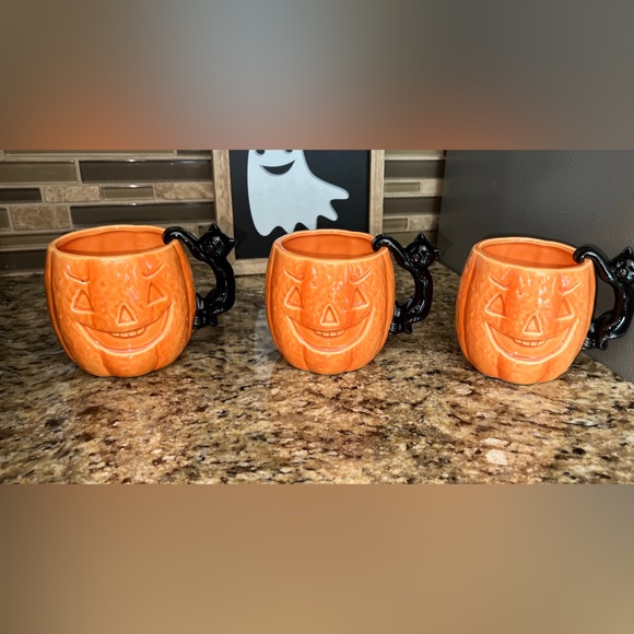 5 Halloween Mugs, 2 Cauldron Witch's
Brew mug, 3 Orange Jack O Lantern Mug - Picture 4 of 11